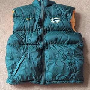 Green Bay Packer Reversible Puffer Vest.  Men's Large